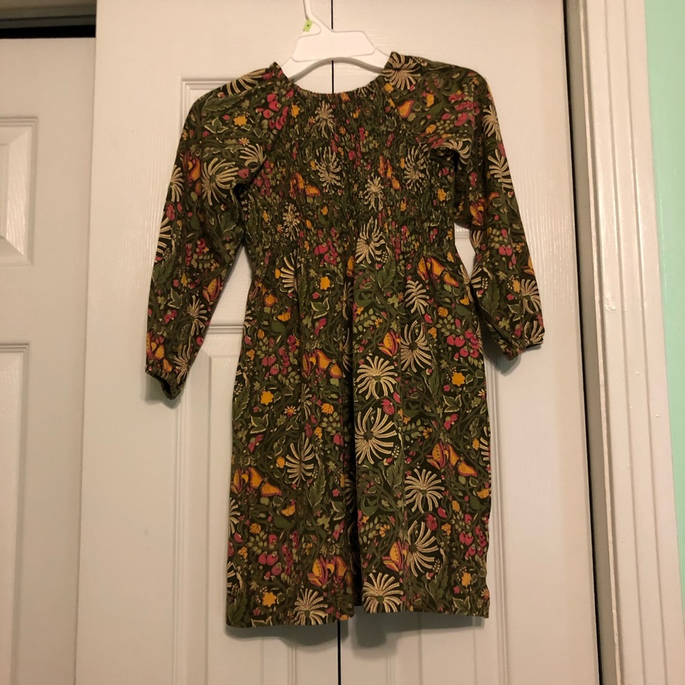 Smocked flower dress new with tags fits like a 4.
